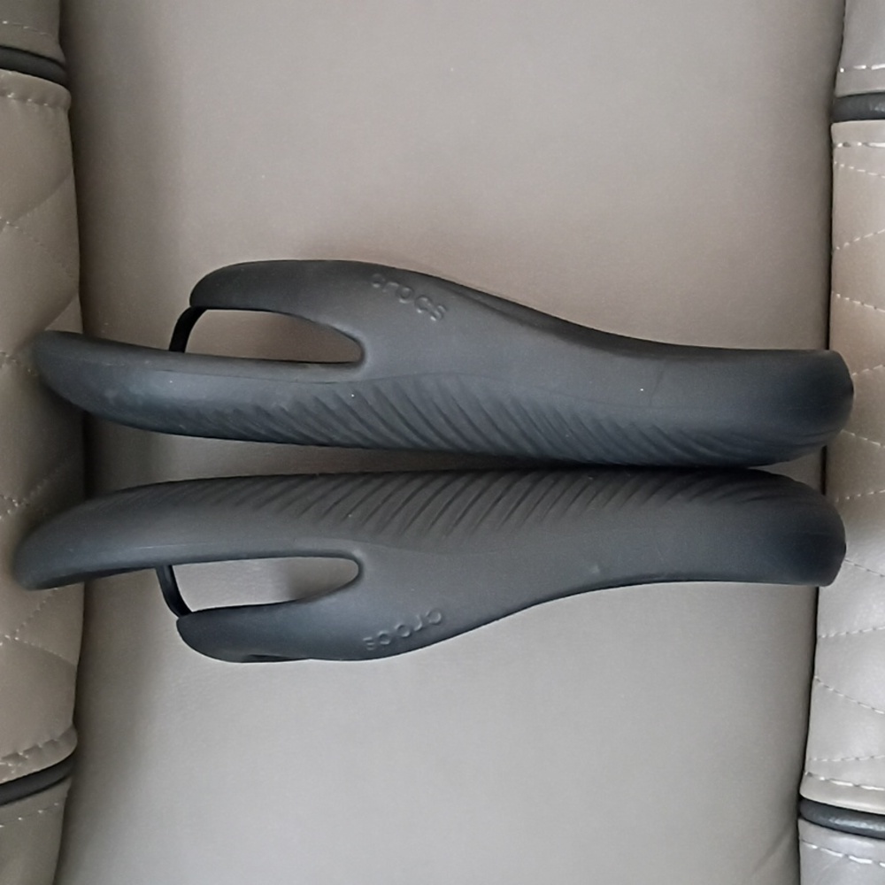 CROCS Men's Mellow Recovery Flip Flops - Picture 5 of 7
